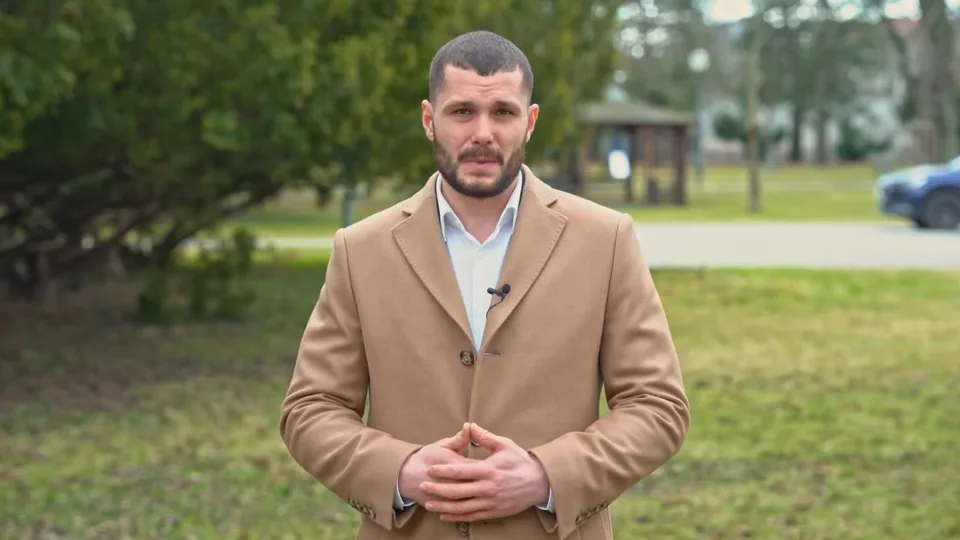 Read more about the article VIDEO R. Glück to vo videu „rozbalil“ tak ako to len on vie. O čo ide? O hokej