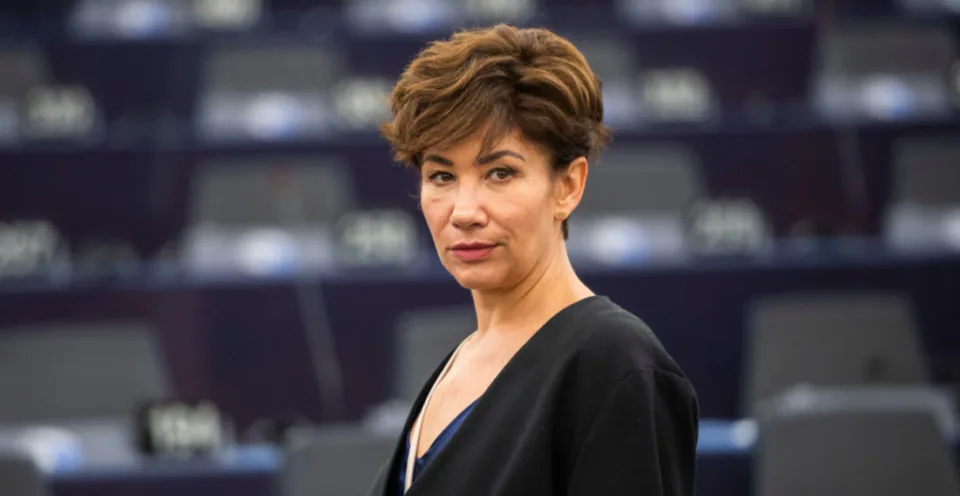 Read more about the article Nicholsonová: Našu krpatú krajinu s povesťou vrahov novinárov a homosexuálov bude zastupovať to najohavnejšie!
