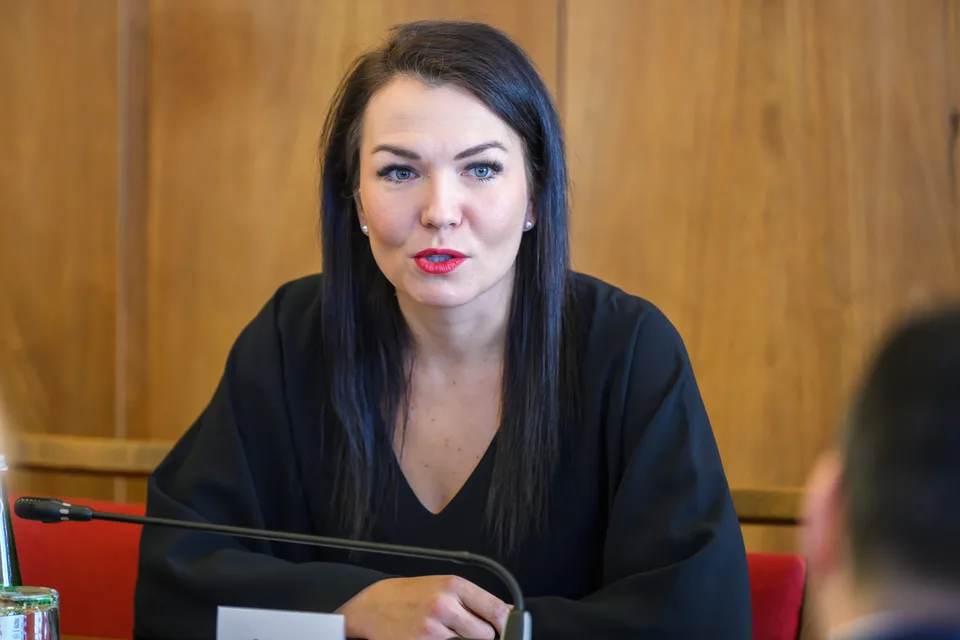 Read more about the article VIDEO Bielik upratal Juríkovú z PS: Odporúčam menej čítať Denník N. Ukrajinci v Donbase zabili 14-tisíc civilistov