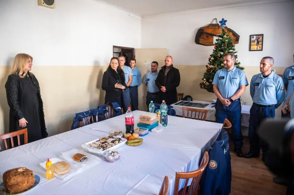 Read more about the article Zuzana Čaputová na Štedrý deň navštívila železničiarov, hasičov aj vodárov