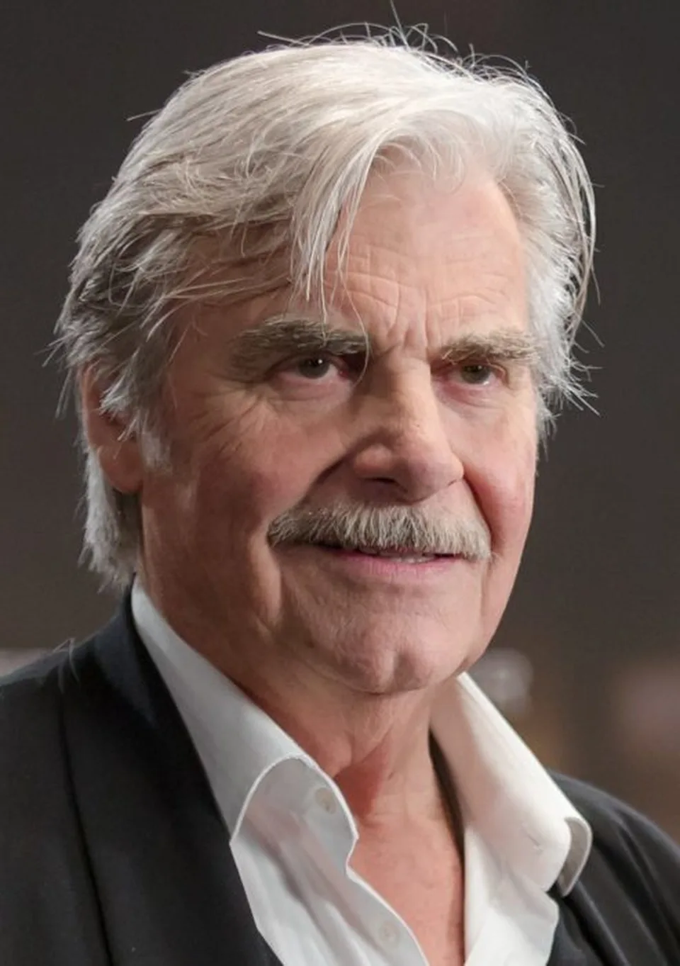 Read more about the article Rakúsko: Zomrel herec Peter Simonischek. V Šulíkovom Tlmočníkovi hral s Jiřím Menzlom