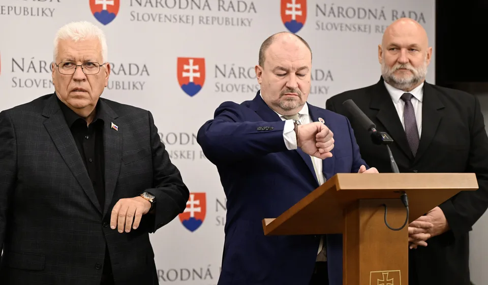 Read more about the article KOMENTÁR Huliakovci otvorene zaútočili na vládu a podporili vo vydieraní nadpriemerne zarábajúcich lekárov
