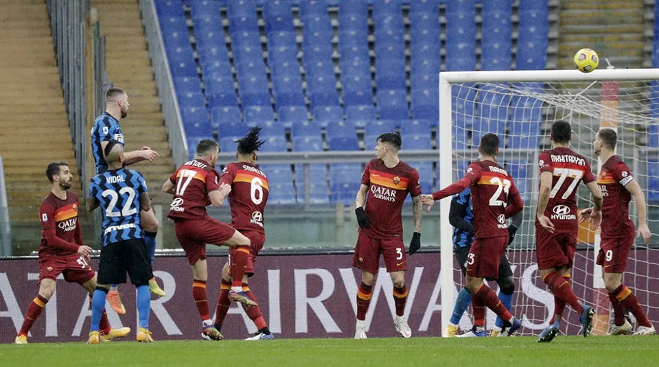 Read more about the article Inter Miláno remizoval na pôde AS Rím, Škriniar strelil gól