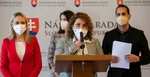 Na snímke poslanci NRSR zľava Petra Hajšelová (Sme rodina), Jana Žitňanská (Za ľudí), Katarína Hatráková a Ján Herák (obaja OĽANO) počas tlačovej konferencie k posilneniu ochrany práv zraniteľných osôb.