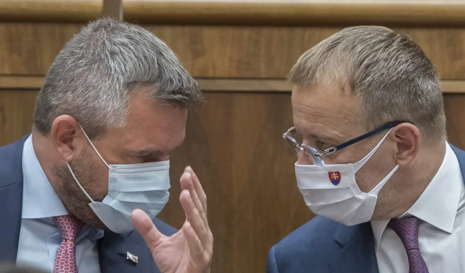Read more about the article Niečo v krajine nie je v poriadku! Pellegrini a Kollár reagujú na samovraždu kľúčového svedka