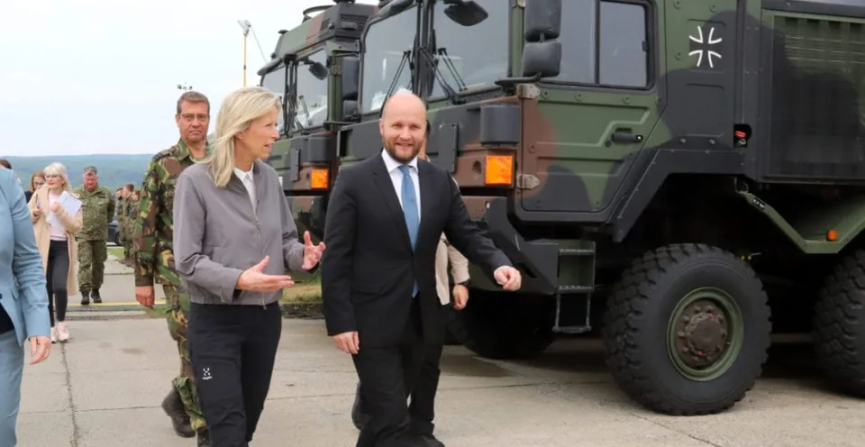Read more about the article VIDEO Naďovi sa mali vzbúriť úradníci: Ide 20 miliónov na mestečko pre vojakov NATO!