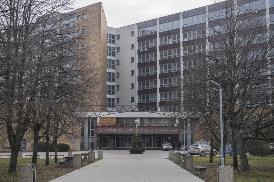 Read more about the article Bude mať zrušenie externej maturity vplyv na prijímačky na vysokú školu? Univerzity povedali ako to je!