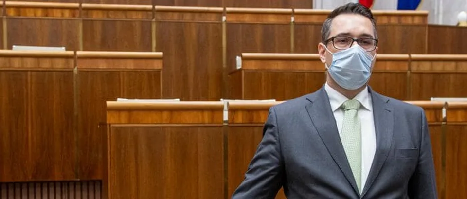 Read more about the article Škandál! Poslanec zo SaS posiela neočkovaných Slovákov do Afganistanu. Odvoz vybavím!
