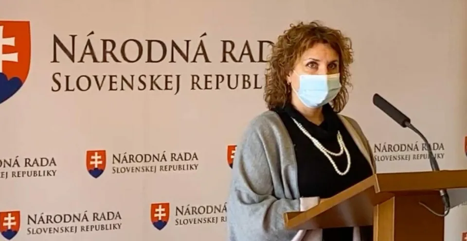 Read more about the article Čo sa to deje? Mala sa už zajtra ujať funkcie, komisárku pre deti však opäť nezvolili!
