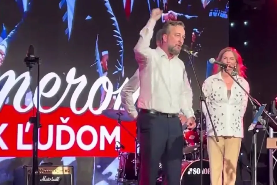 Read more about the article VIDEO Blaha svojím prejavom burcoval Vrbové a ľudia v sále šaleli. TOTO smerákov vytlačí hore   
