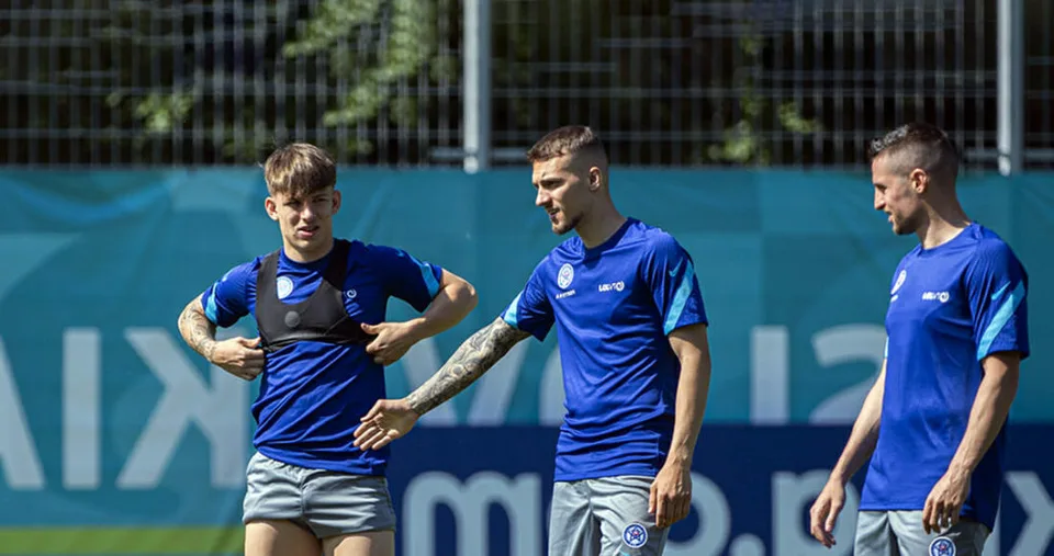Read more about the article Nabitý program slovenských futbalistov: Po prílete do Petrohradu im nedali pokoj!