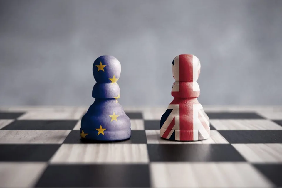 Read more about the article Stovky strán príloh a dodatkov! Unikla vraj kompletná verzia zmluvy medzi EÚ a Britániou