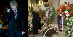 Na kombosnímke M. Žbirka a Zuzana Čaputová počas jeho pohrebu.