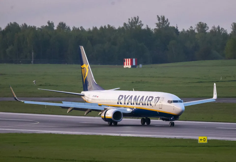Read more about the article V lietadle Ryanairu nahlásili bombu.  Žiadnu však nenašli
