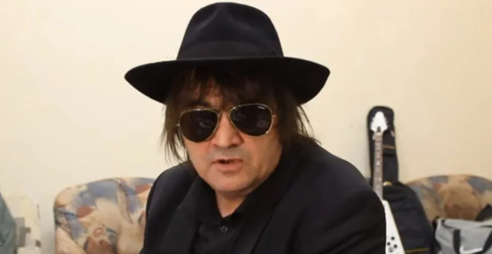 Read more about the article Gitarista Korbel dúfa, že vláda vydrží: Zatiaľ stále máme slobodu. Trnka z Esetu by mal byť národným hrdinom!