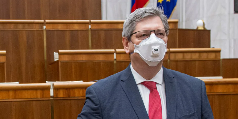 Read more about the article Asi 200 verejných funkcionárov má problém: Majetky buď nepriznali, alebo prešvihli lehotu!