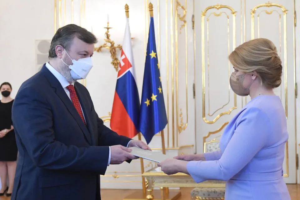Read more about the article Je späť! Prezidentka vymenovala Milana Krajniaka za ministra práce