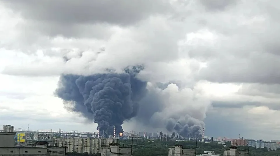 Read more about the article Bombardovanie ropných skladov je zločin proti ľudskosti, tvrdí Chmelár a upozorňuje na ekologickú skazu