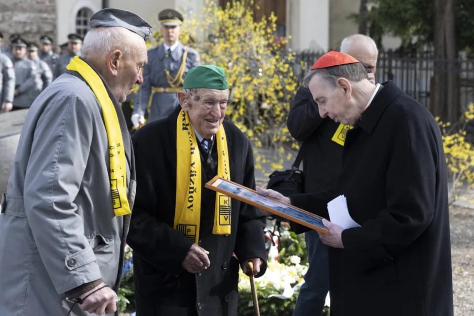 Read more about the article Konfederácia politických väzňov si uctila 35. výročie Sviečkovej manifestácie