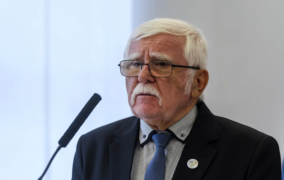 Read more about the article JDS ostro reaguje: Analytikom INESS prekáža 850 miliónov na 13. dôchodky, ale sekera 20. miliárd pravicových vlad to nie