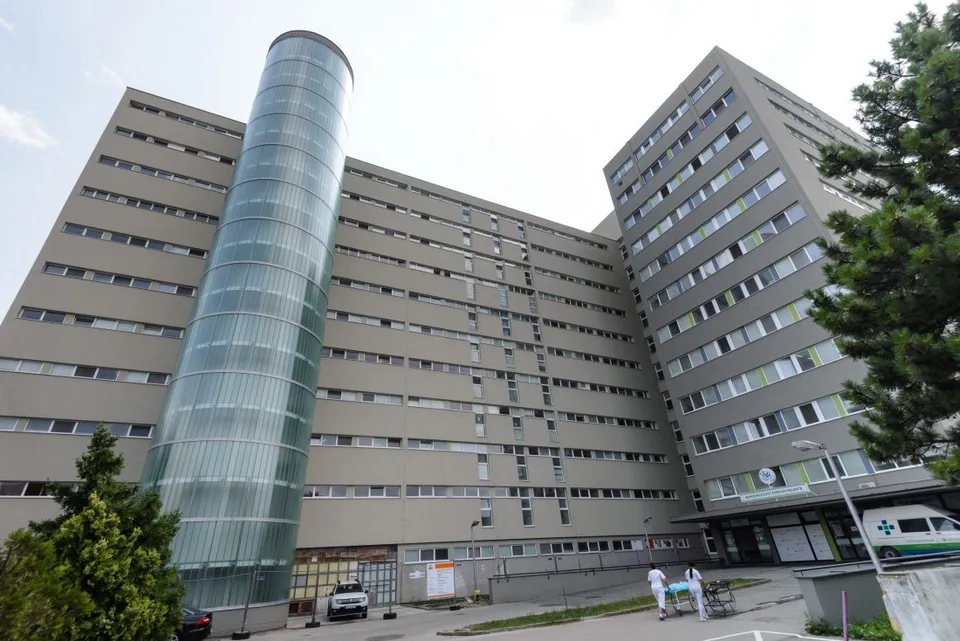 Read more about the article Pacientov z galantskej nemocnice preváža záchranka do iných nemocníc