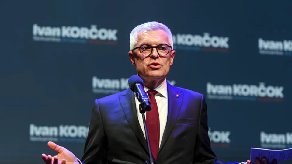 Read more about the article Mažgút: O skromnosti káže človek v namieru ušitom obleku so zlatými manžetovými gombíkmi