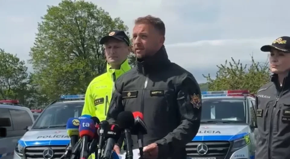 Read more about the article Šutaj Eštok: Policajti majú nové autá! Nekupujeme sebe limuzíny ako Hamran s Mikulcom