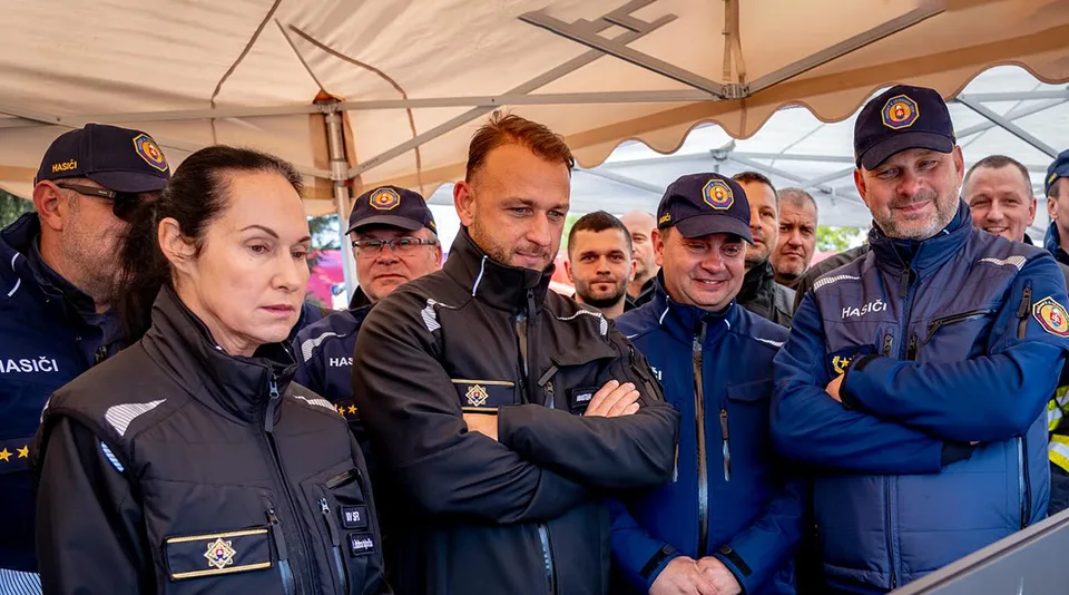 Read more about the article Šutaj Eštok: Rezort je pripravený reagovať na bezpečnostné výzvy! Hasiči testovali hasenie elektromobilov