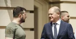 Ukrajinský prezident Volodymyr Zelenskyj s kancelárom Olafom Scholzom