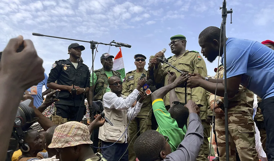 Read more about the article Situácia je vážna: Ľudia v Nigeri podporujú prevrat! Západoafrické krajiny zrušili naplánované rokovania