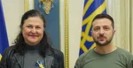 Zľava Katarína Mathernová a Volodymyr Zelenskyj.