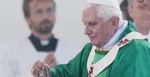 Pápež Benedikt XVI. celebruje svätú omšu na letisku Brno - Tuřany 27. septembra 2009.