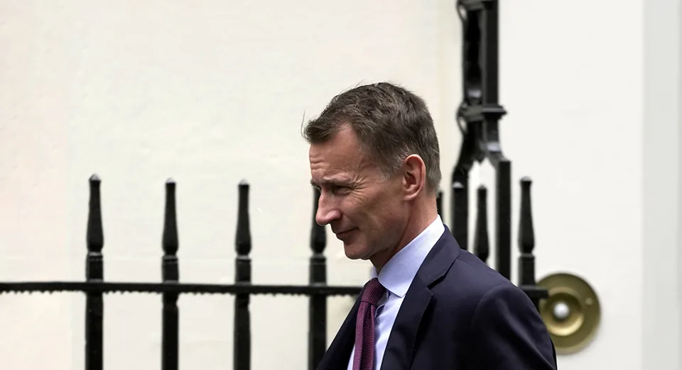 Read more about the article Kolaps americkej banky ohrozuje svet! Britský minister varuje: Technologický sektor ohrozený!
