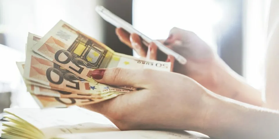 Read more about the article Slováci viac šetria, menej míňajú. Znížili sa aj úvery na spotrebu