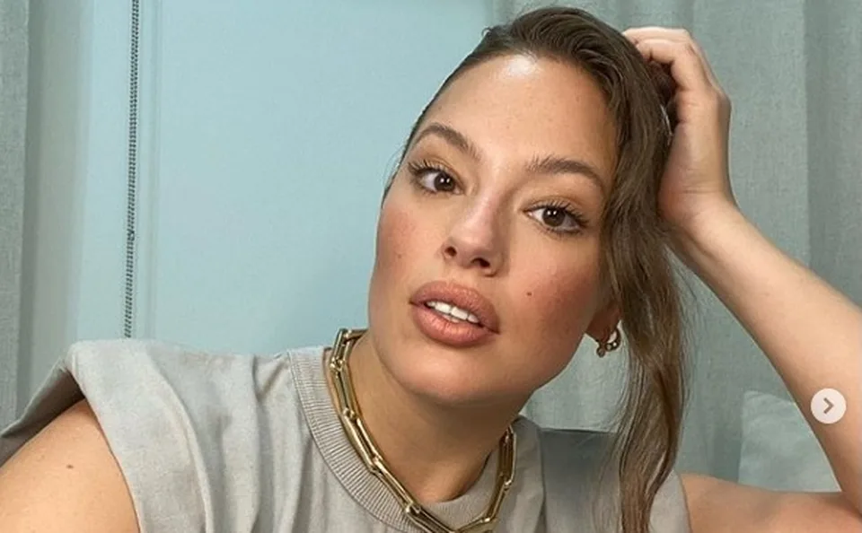 Read more about the article XL Modelka Ashley Graham: Odhalila telo niekoľko mesiacov po pôrode