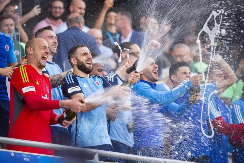 Read more about the article Futbalový ŠK Slovan Bratislava je v predstihu majstrom Slovenska!