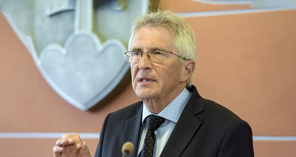 Read more about the article Exminister Šimko chce po voľbách šéfovať kresťanským demokratom