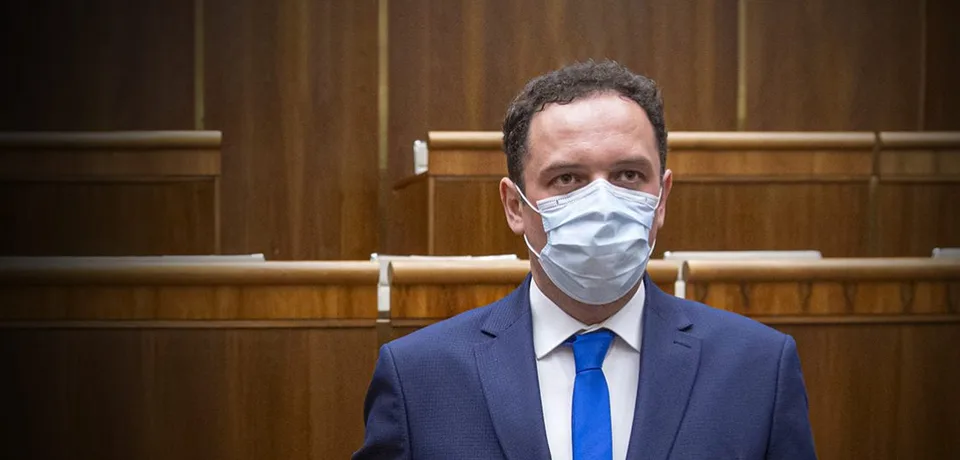 Read more about the article Hrabko: Koalícia si môže dovoliť stratiť viac ako 15 poslancov a stále ešte nestratí moc!