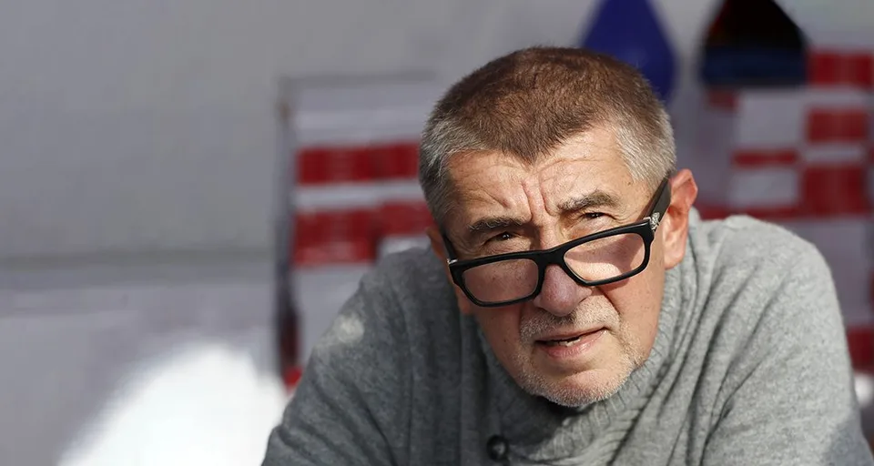 Read more about the article Polezú nahor: Českí politici si prilepšia. Ich platy vzrastú o poriadny balík!