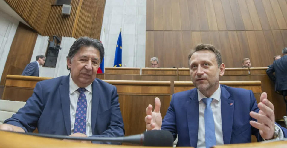Read more about the article Budaj je v pofidérnom Vlčanovom projekte namočený tiež! Opozícia chce jeho “hlavu”