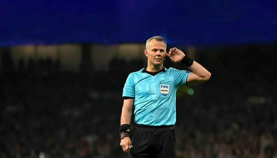 Read more about the article To sa len tak nevidí: Španielsky rozhodca motákom večera!