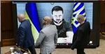 Poslanci ĽSNS, zľava Stanislav Mizík, Marek Kotleba, Rastislav Schlosár odchádzajú z rokovacej sály NR SR počas príhovoru ukrajinského prezidenta.