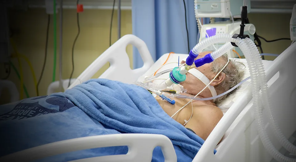Read more about the article V Čechách odpojili pacienta s COVID-19 od ventilátora: Vyšetruje to polícia