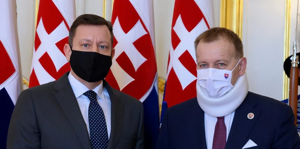 Read more about the article FOTO Daniel Lipšic zložil svoj sľub do rúk Borisa Kollára