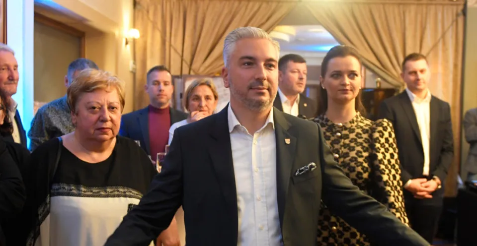Read more about the article Vlani si užíval triumf vo voľbách. Dnes si vypočuje, či skončí v cele. Košický župan sa postaví pred sudcu!