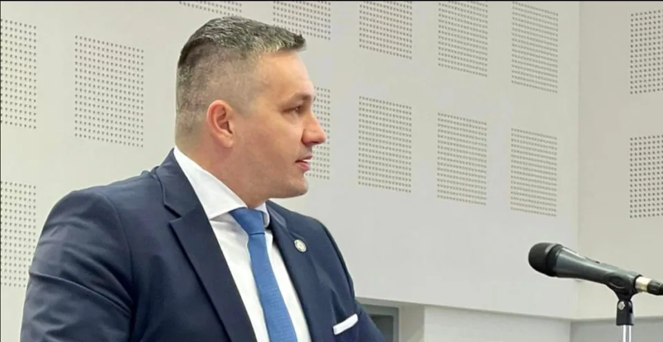 Read more about the article SIS reaguje na dvojnásobnú vraždu.  Upozorňuje aj na útoky: Niektoré médiá nás notoricky obviňujú!