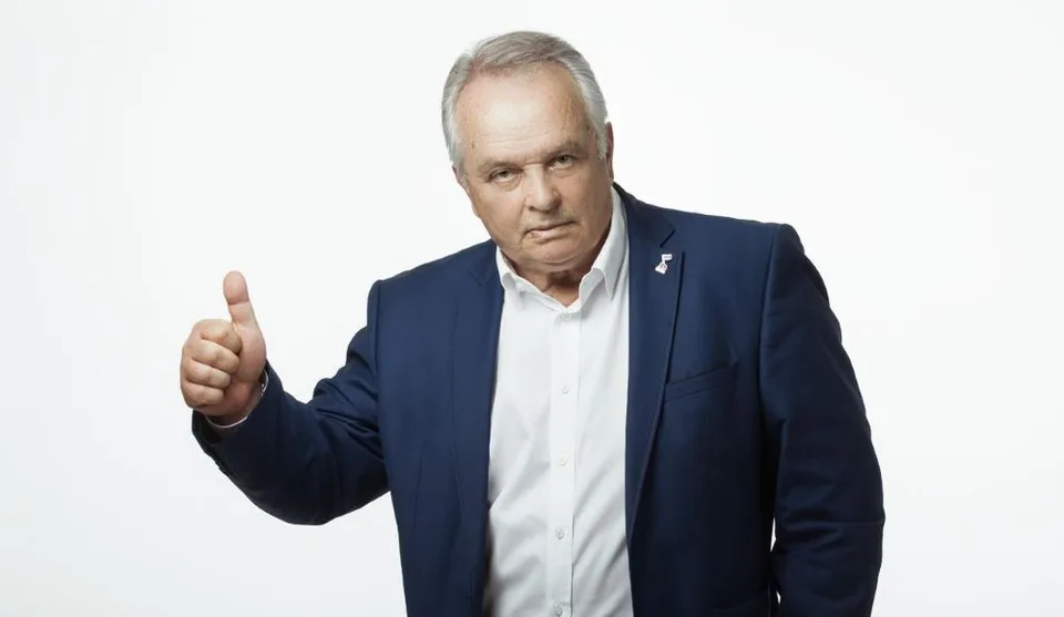 Read more about the article Teraz žalujú na Slovensko, potom budú žiadať hlasy od jeho občanov. Toto je už nehorázna arogancia, hnevá sa Miroslav Radačovský