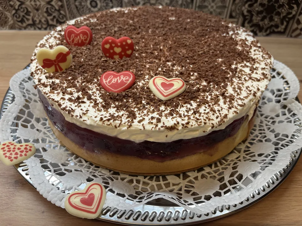 Read more about the article Valentínska torta so smotanou