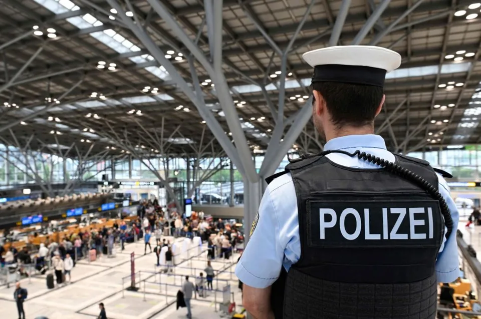 Read more about the article Ďalší strašný útok! Žena útočila nožom v Hamburgu, hlásia najmenej 12 zranených