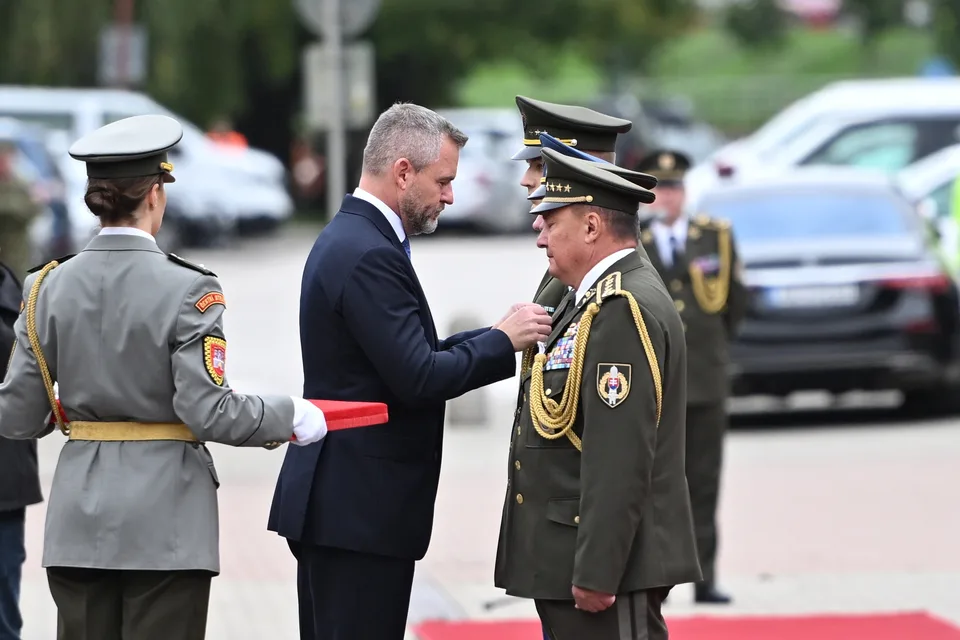You are currently viewing Prezident a hlavný veliteľ OS SR Pellegrini na Dni ozbrojených síl udelil štyri vyznamenania